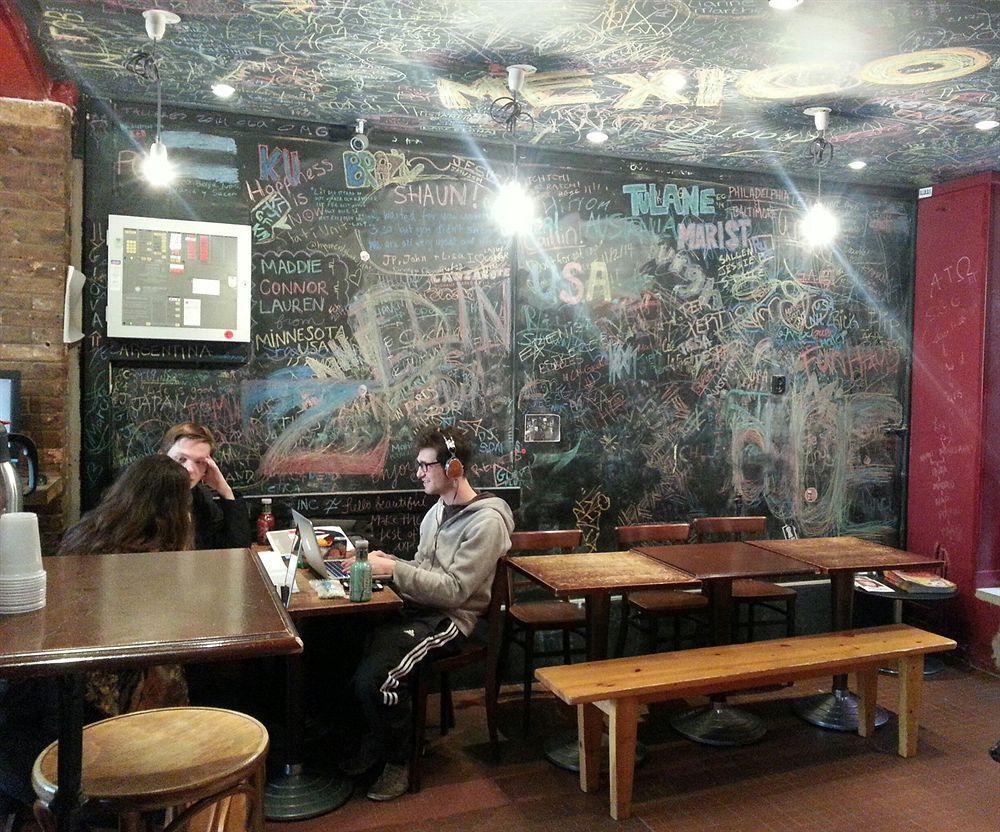 Young And Happy Latin Quarter By Hiphophostels Parigi Esterno foto